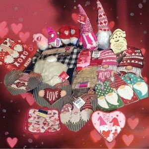 NWT 21 Piece Gnomes Valentine’s Day Lot